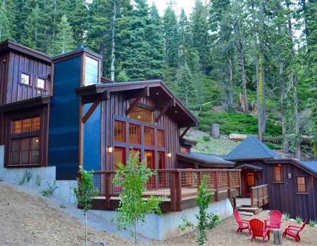 Exterior of a cabin in Lake Tahoe, CA