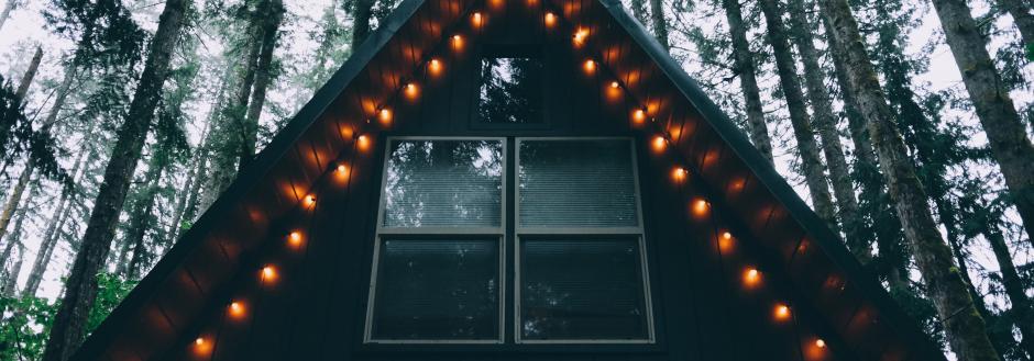 A cabin in the woods with beautiful holiday lights