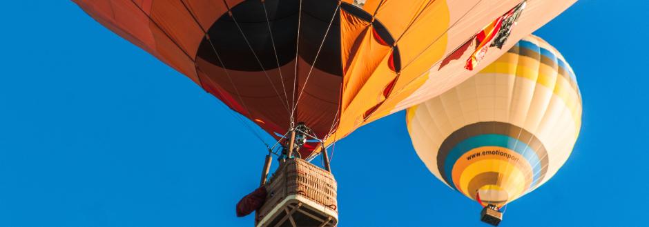 A hot air balloon cabin floating in the sky